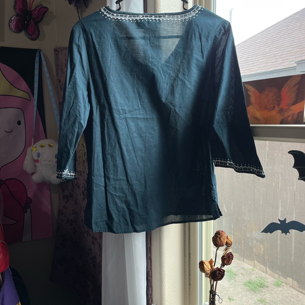 Womens sun river essentials Vneck embroidered cotton top - Picture 11 of 17